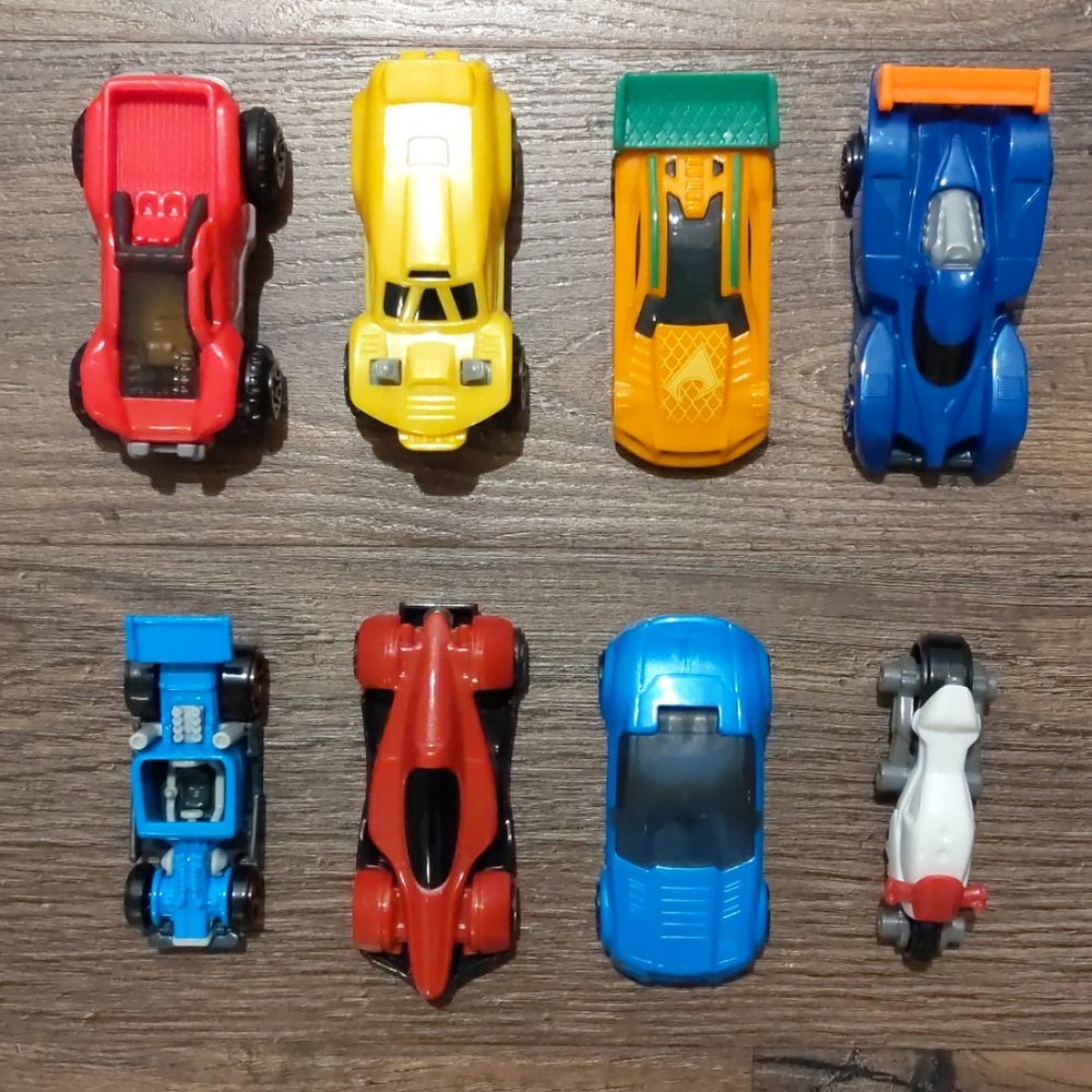 🍀 8 EUC Hot Wheels (7 cars + 1 motorcycle)